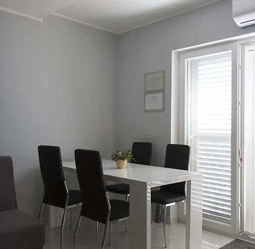 Modrika Apartamento *